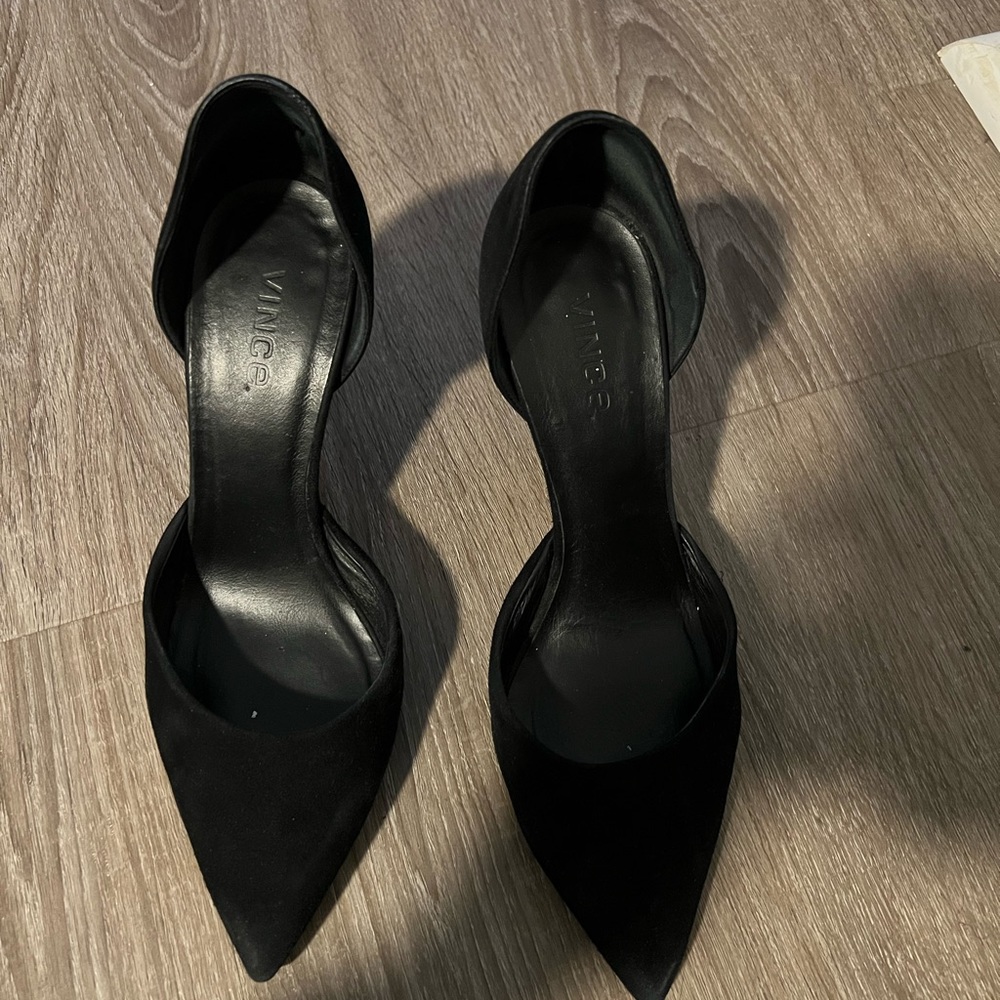 Vince Black Suede Pumpus